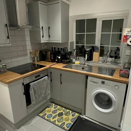 Entire One Double Bedroom Apartment Λονδίνο Εξωτερικό φωτογραφία